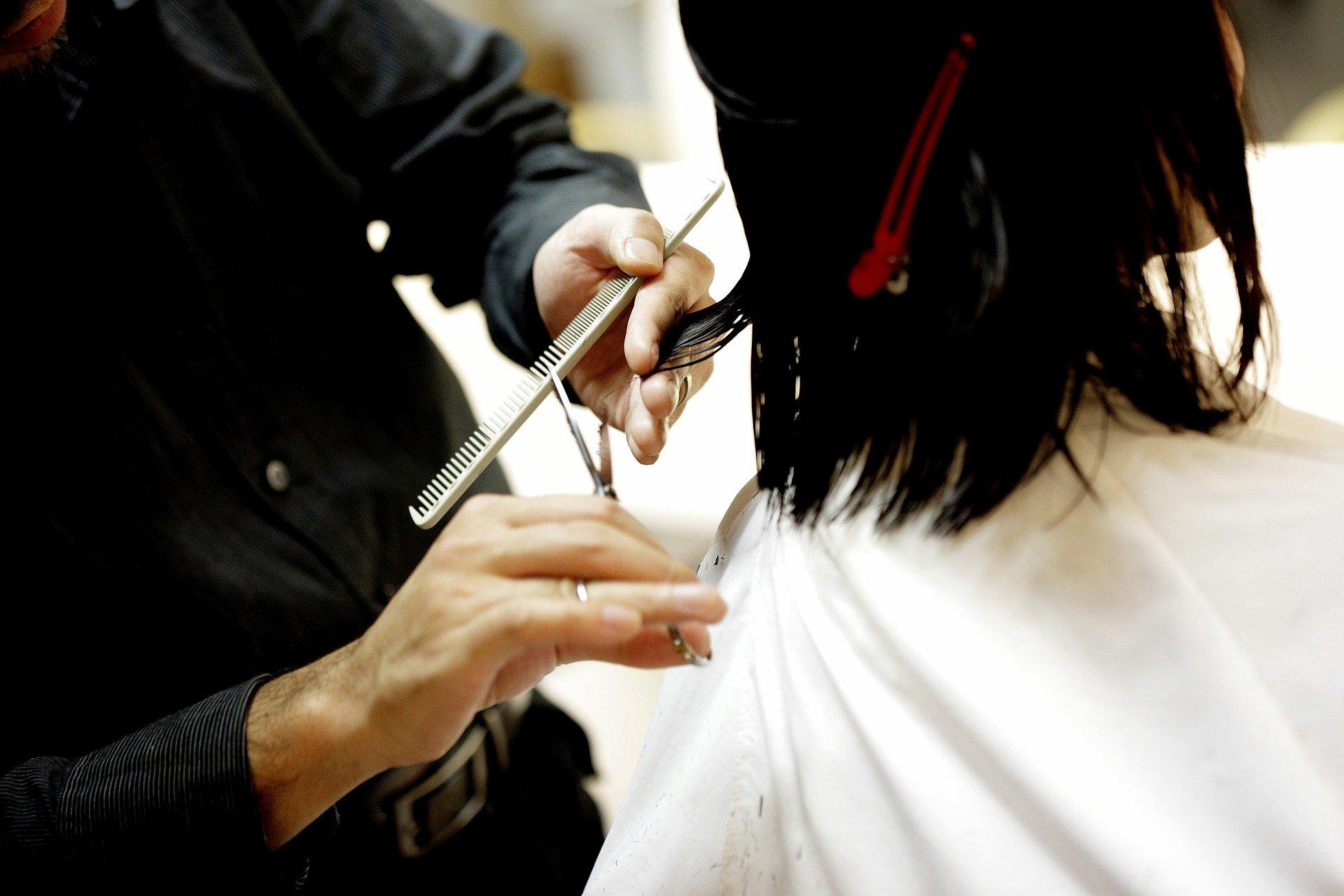 All You Need To Know About Why Barbers Prefer Hair Cutting Shears?